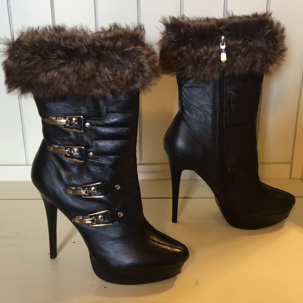 Two Lips size 8 black leather boots with buckles